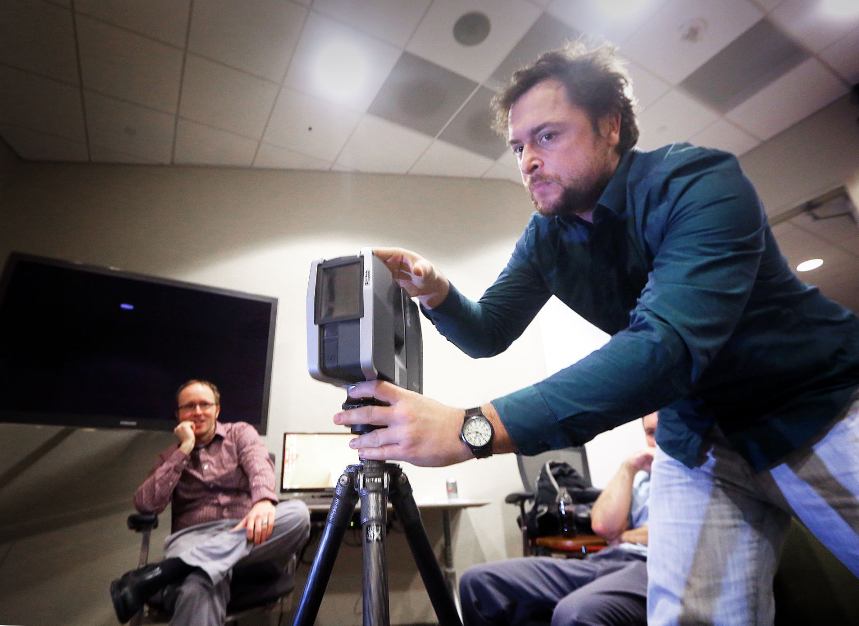 Tripod-mounted lidar scanner